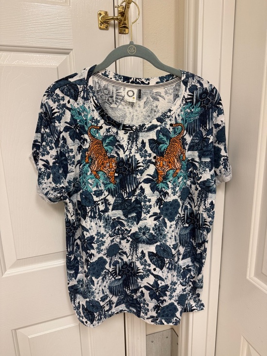 Anthropologie Tops - Anthropologie Akemi + Kim Women's White Floral Tee with Tiger Embroidery